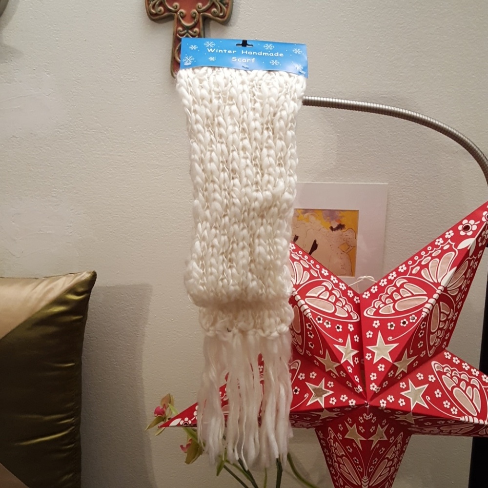 Chunky knit ivory scarf